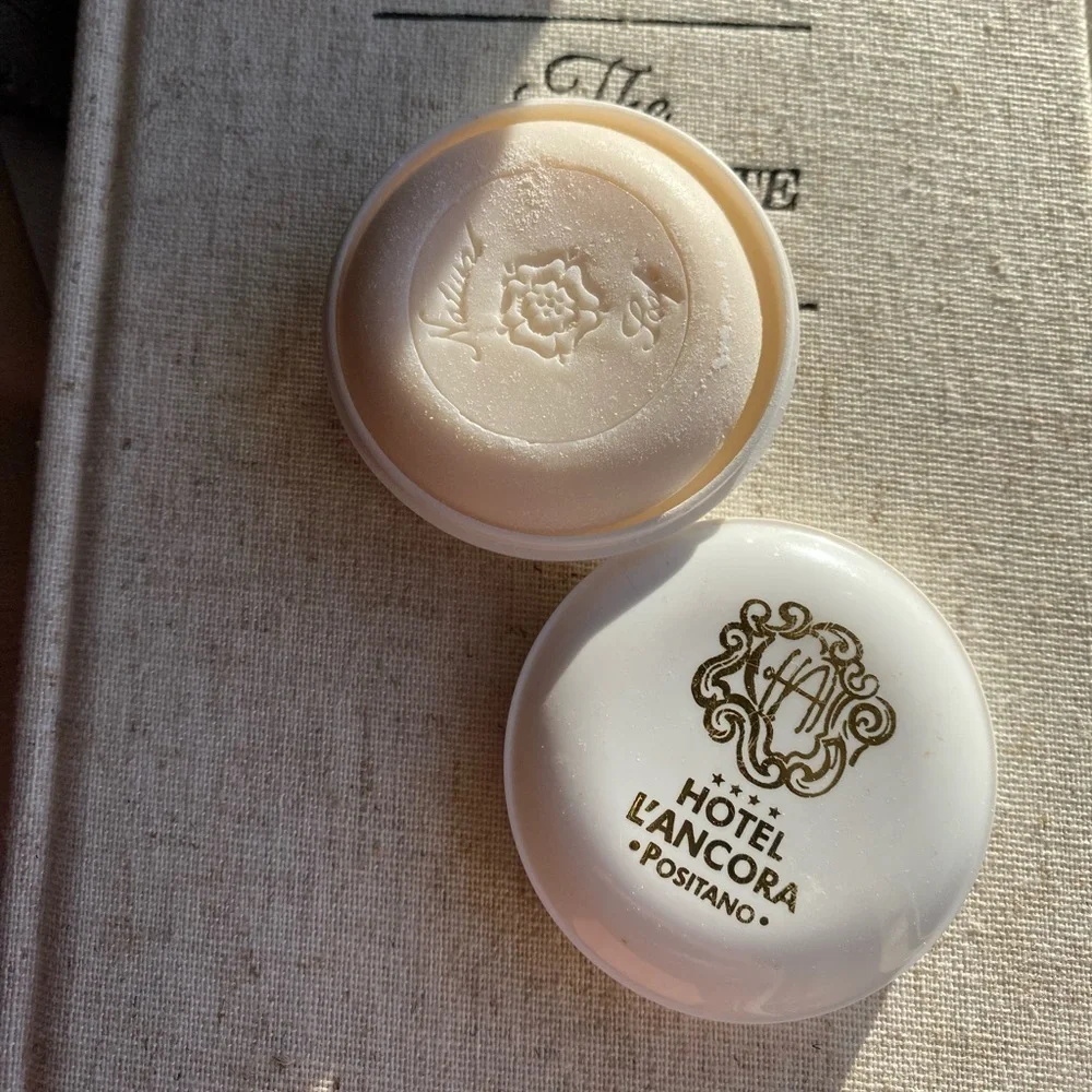 HOTEL L’ANCORA Positano soap dish and soap